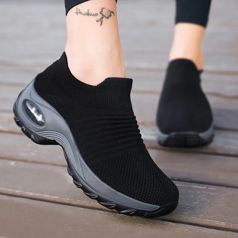 Women&#39;s Fashionable Thick Sole Socks Sneakers