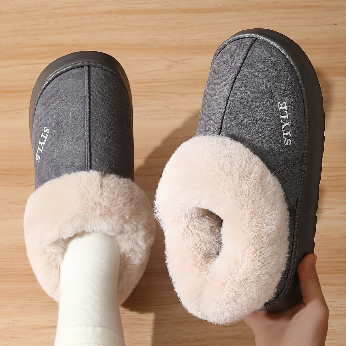 Cozy Fleece-Lined Women’s Slippers - Indoor Casual Slip-Ons with EVA Sole, Fabric Upper, and All-Season Comfort.